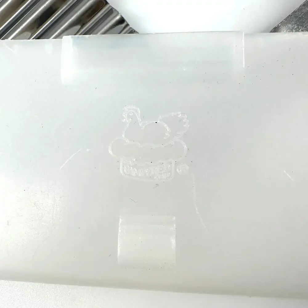 Pampered Chef Crinkle Cutter #1062 with Blade Cover + 2000 Season’s Recipe Book